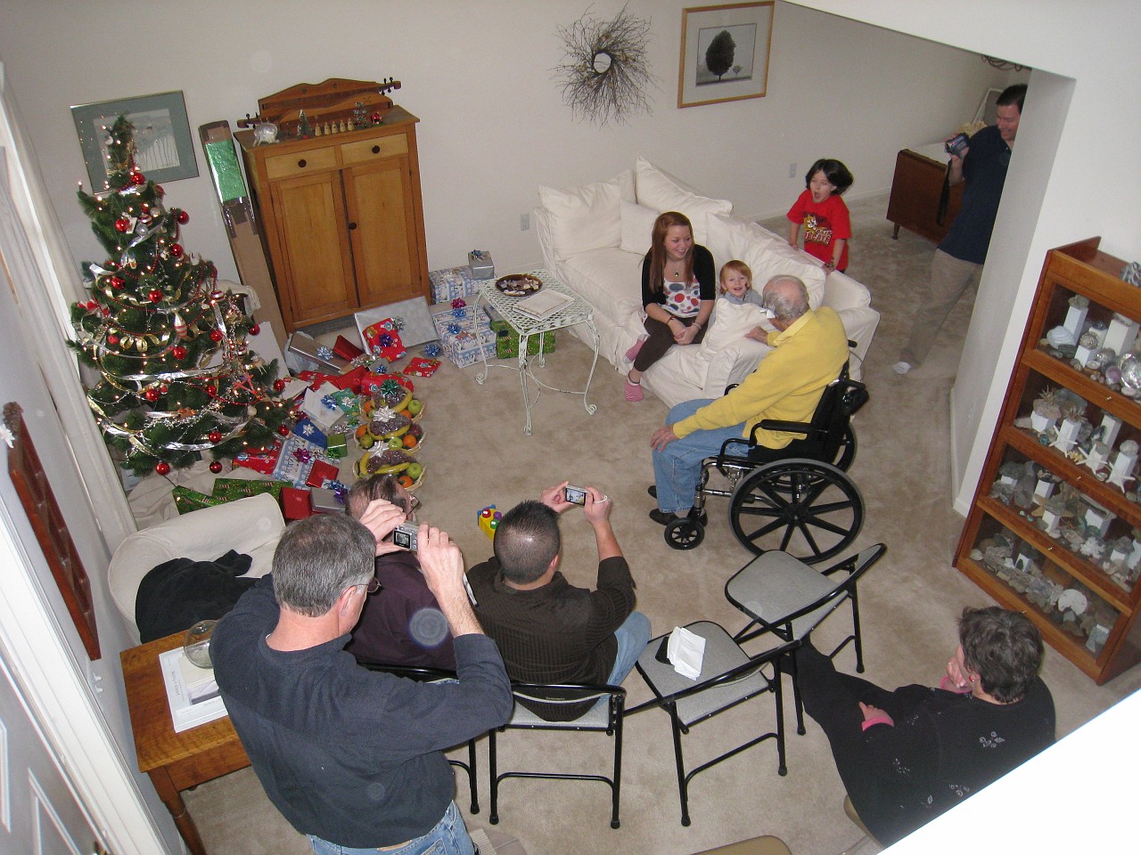 Christmas 2007 Kasdorf Misselhorn Gathering 007.jpg - Christmas 2007! The Misselhorn, Kasdorf and Burns families come together for the celebration! Lots of talk, food, presents, food and visiting.